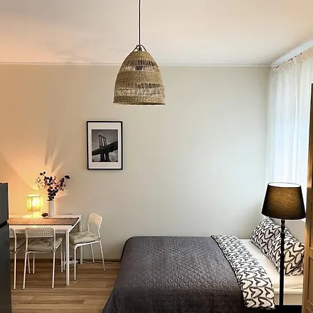 Bright Spacious In With Free Parking Apartment